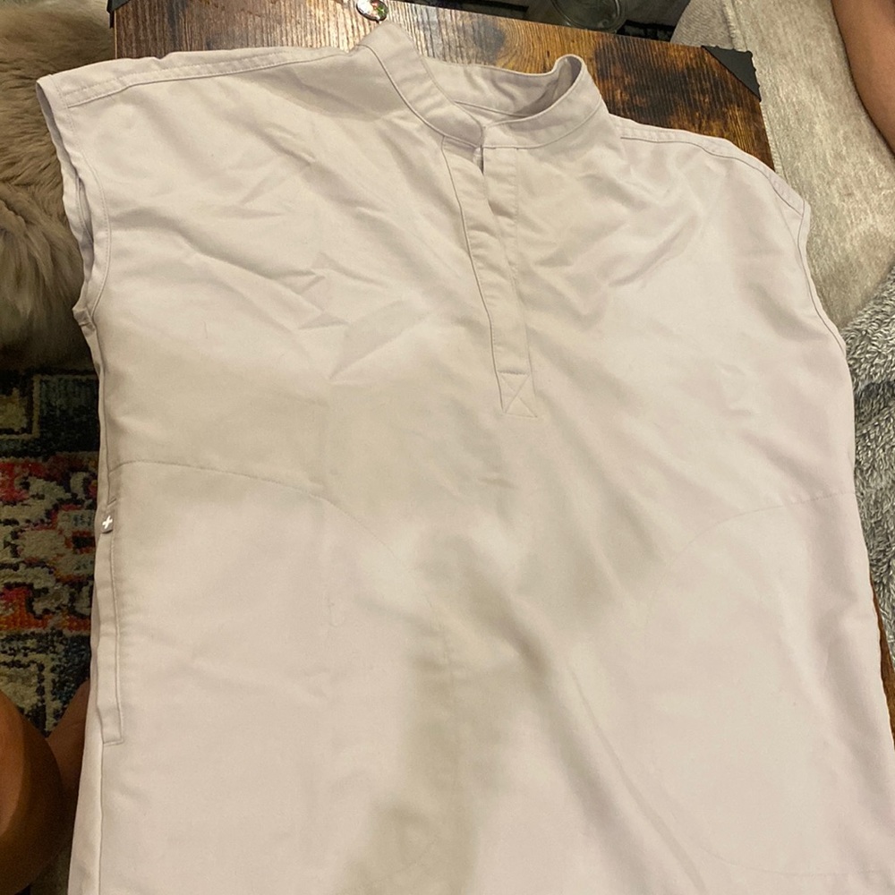 XS figs Catalina scrub top